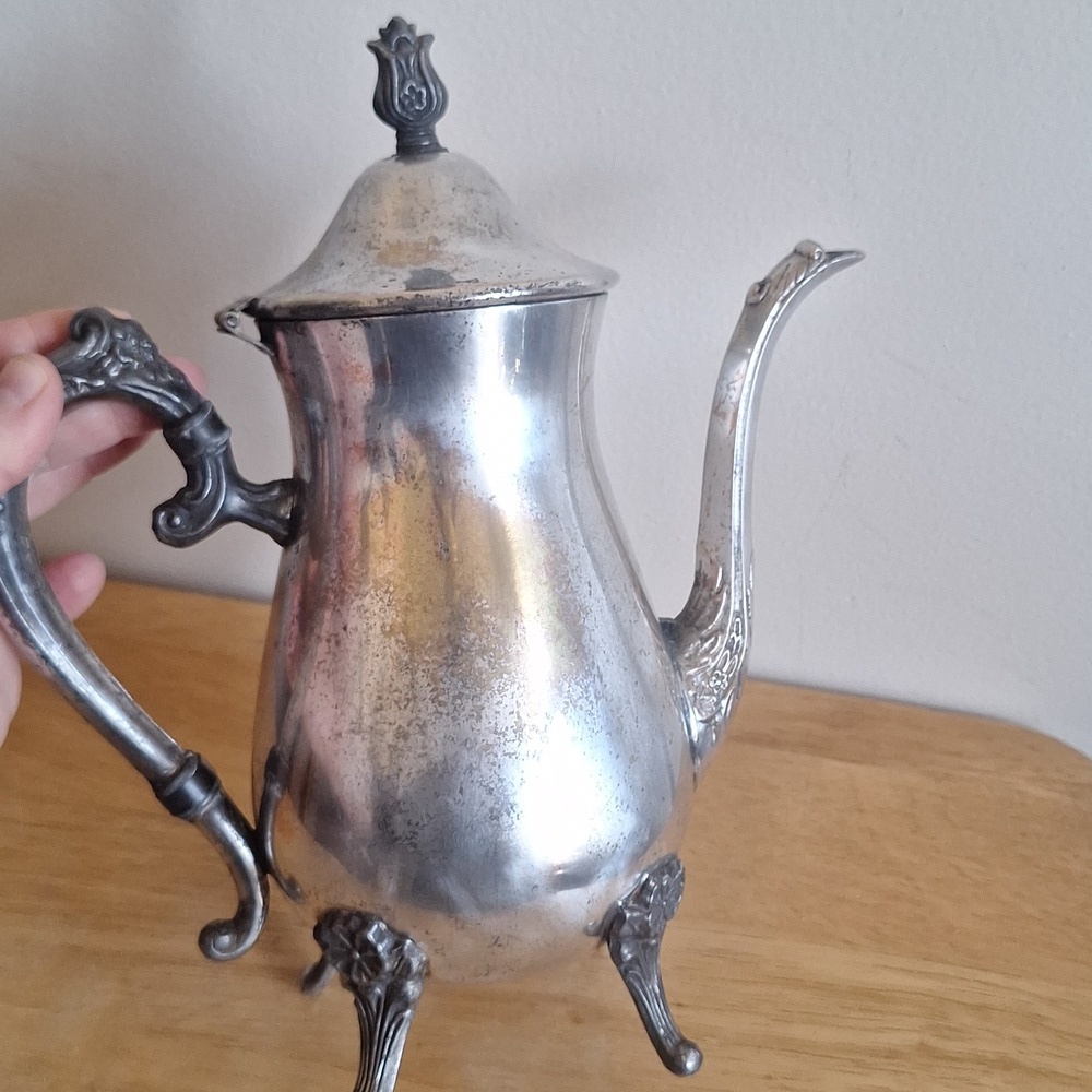 Polished Vintage Leonard Silver Plate Coffee Pot - Ornate Footed Style - Picture 5 of 16